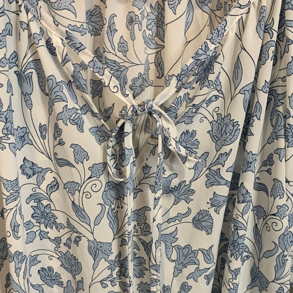 Women's Blue Floral Tie-Neck Blouse